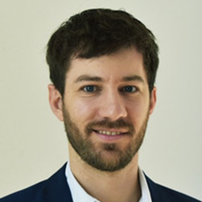 Scheinwerfer sicher abdichten, kleben, vergießen.