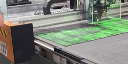 Das neue automatische Schneidtischsystem Atom FlashCut Twins 1515B erweitert die Fertigungsmöglichkeiten des Unternehmens (Bild: Berger S2B GmbH)