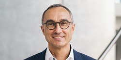 Dr. Karl Bitzer, Geschäftsführer und Leiter Produktmanagement, DELO